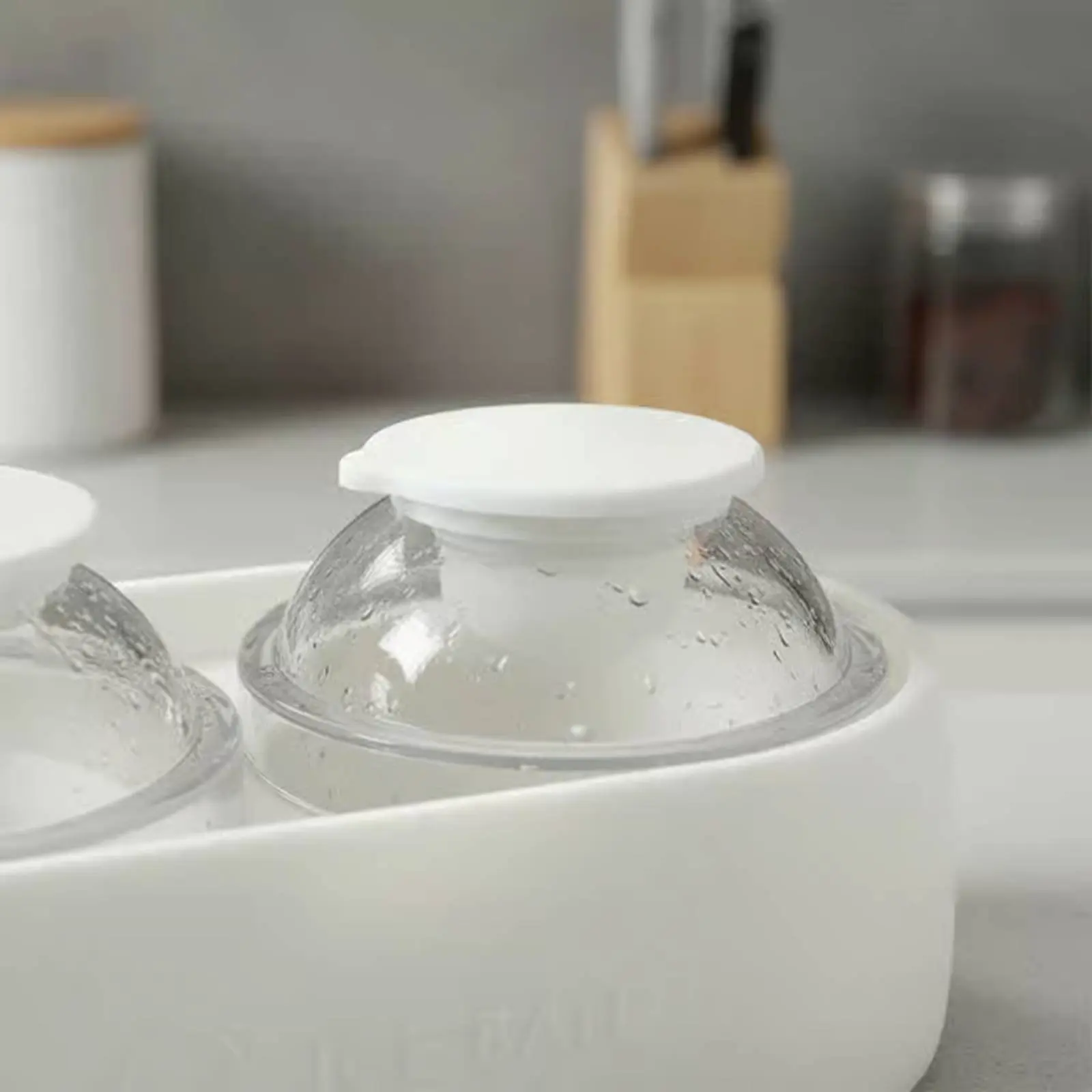 Celestial Design Ice Tray Easy Release Large Spirit Ice Sphere Tray Dishwasher Safe With Lid for Cocktails
Celestial Design Ice Tray Easy Release Large Spirit Ice Sphere Tray Dishwasher Safe With Lid for Cocktails