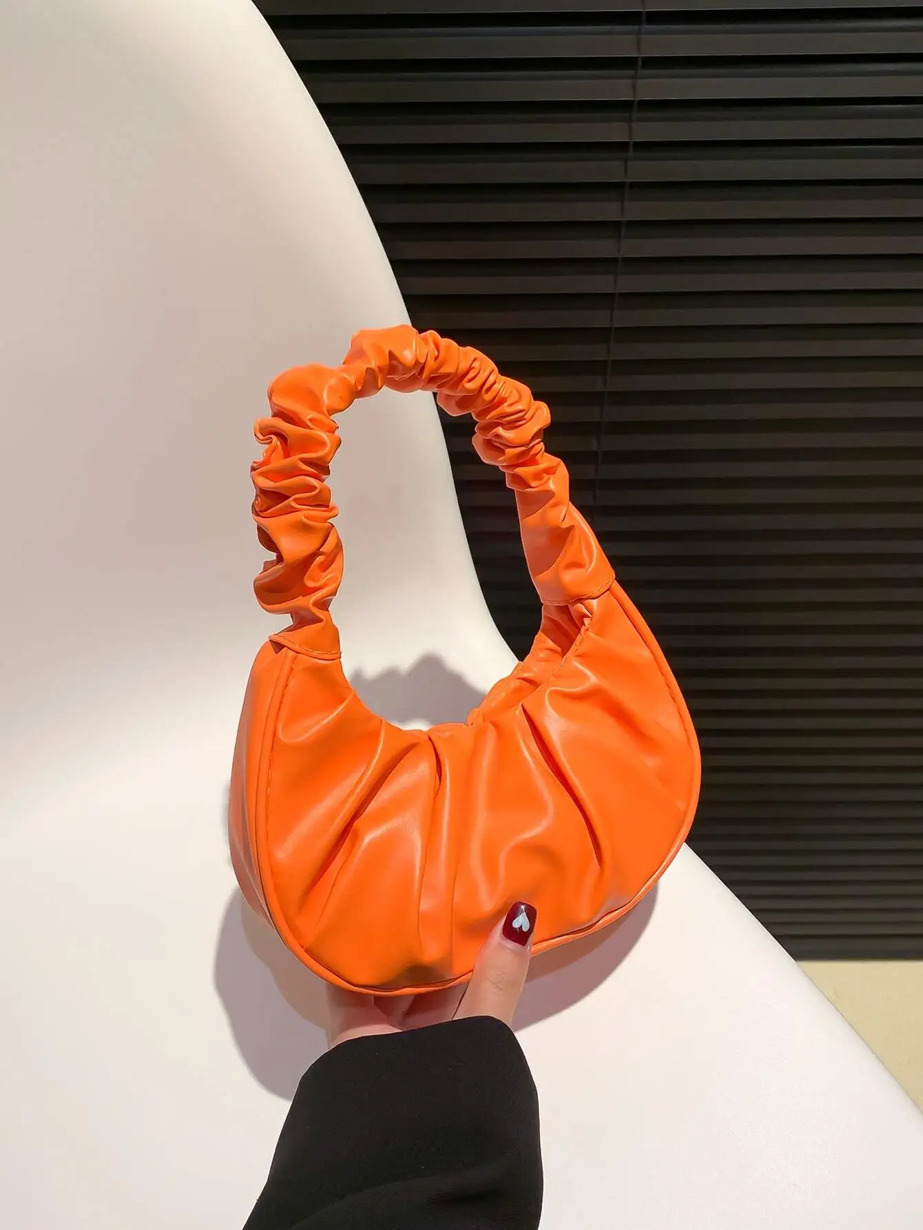 Mini Solid Color Pleated Cloud Shaped Vintage Handbag, Casual Tote Bag For Women, Autumn/Winter
Mini Solid Color Pleated Cloud Shaped Vintage Handbag, Casual Tote Bag For Women, Autumn/Winter