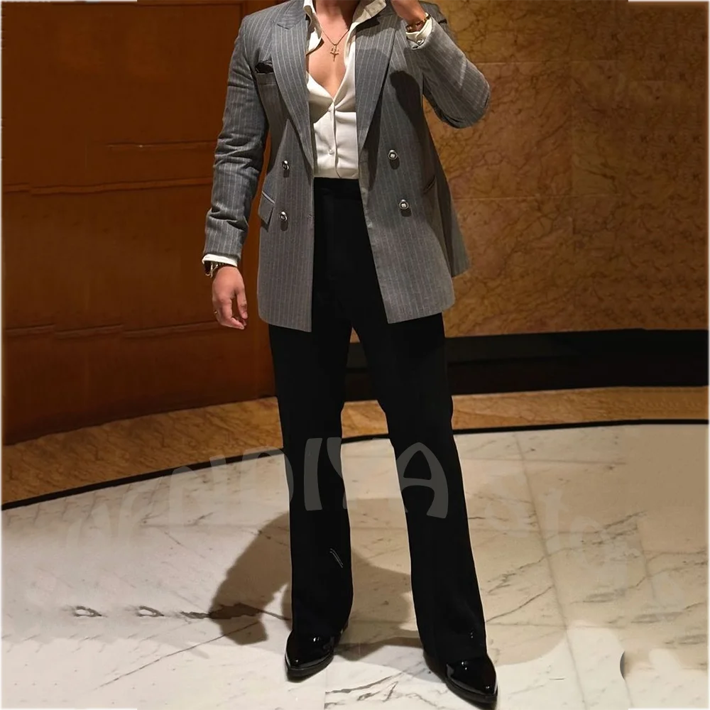 Elegant Double Breasted Men's Suit Contrast Color Peak Lapel Striped Jacket Black Pants Luxuy Outfit for Party Business Office
Elegant Double Breasted Men's Suit Contrast Color Peak Lapel Striped Jacket Black Pants Luxuy Outfit for Party Business Office