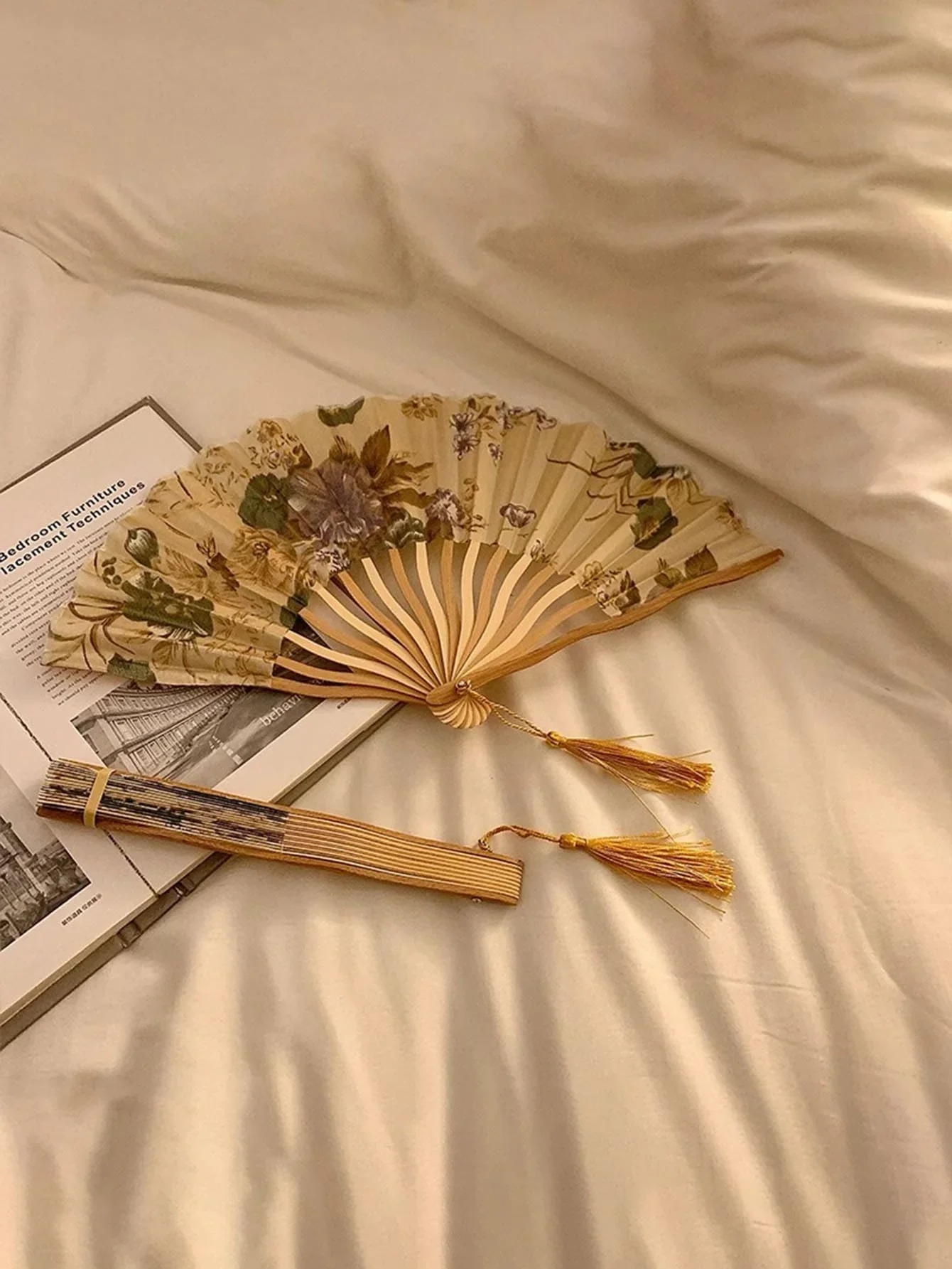 1/2PCS Folding Bamboo Fan For Girls With Tassel & Flowers, Chinese Traditional Costume Dance Prop Vintage,Girls' Bamboo Folding
1/2PCS Folding Bamboo Fan For Girls With Tassel & Flowers, Chinese Traditional Costume Dance Prop Vintage,Girls' Bamboo Folding