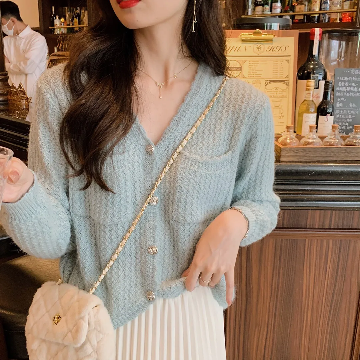 Новый женский теплый вязаный кардиган Anli с V-образным вырезом, мягкий, с текстурой «голубая волна», однотонный, длинный, модный
Новый женский теплый вязаный кардиган Anli с V-образным вырезом, мягкий, с текстурой «голубая волна», однотонный, длинный, модный