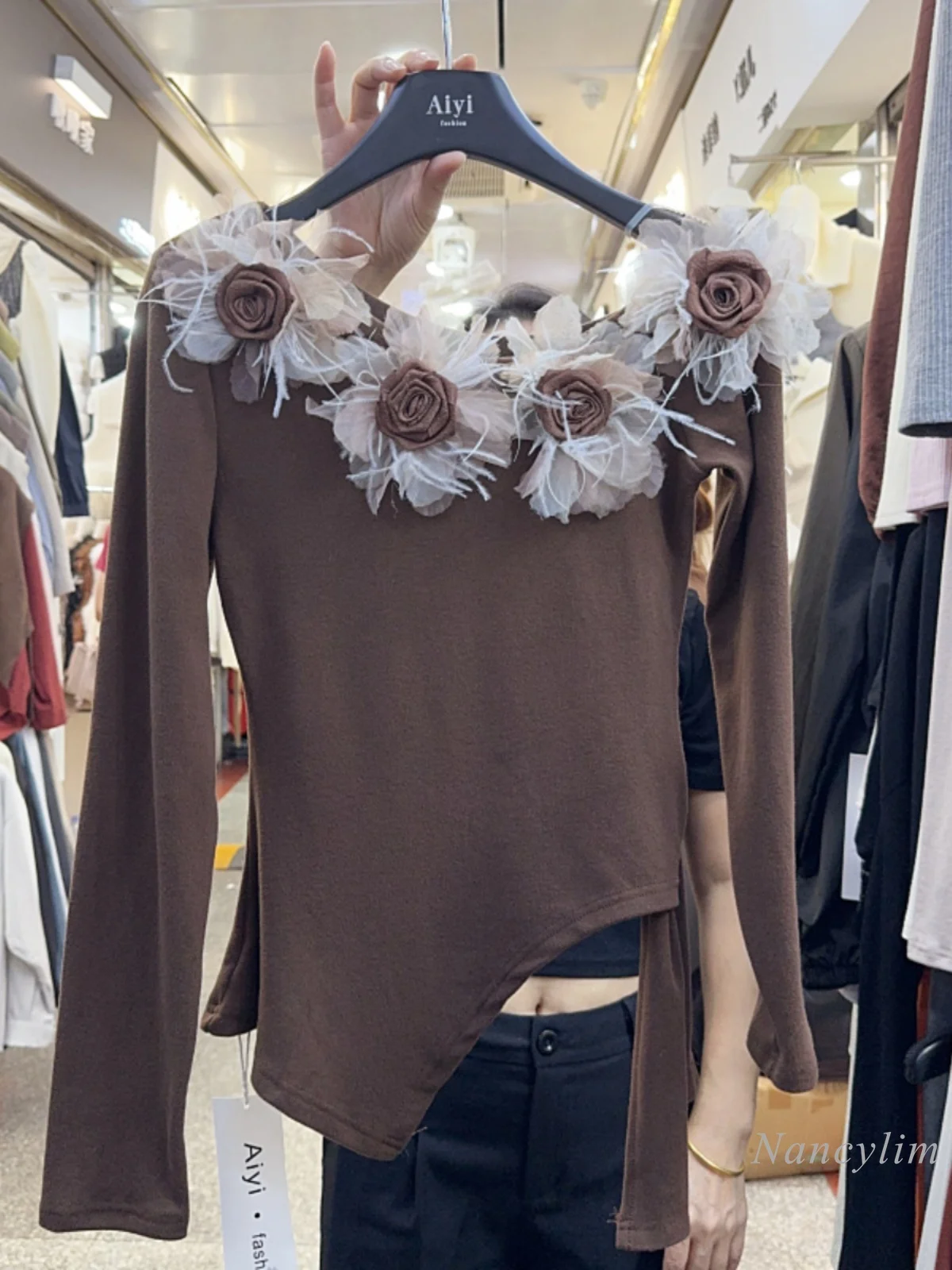 Футболка женская с воротником-лодочкой, французская нишевая футболка с трехмерными цветами и перьями, весна-осень
Футболка женская с воротником-лодочкой, французская нишевая футболка с трехмерными цветами и перьями, весна-осень