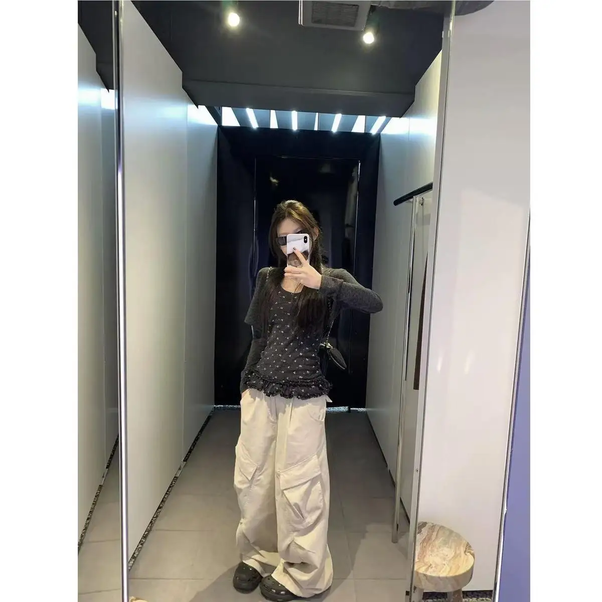Gagarich 2026 Spring Long Sleeved New Set Korean Short Floral Cardigan Fashion Camisole Vest Two-piece Set
Gagarich 2026 Spring Long Sleeved New Set Korean Short Floral Cardigan Fashion Camisole Vest Two-piece Set