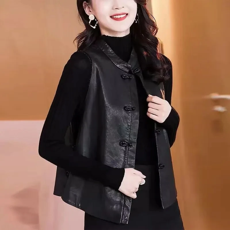 Leather Vest Jacket For Women 2025 New Chinese Style Retro Black Sleeveless PU Coat Ladies Single Breasted Cardigan Waistcoat
Leather Vest Jacket For Women 2025 New Chinese Style Retro Black Sleeveless PU Coat Ladies Single Breasted Cardigan Waistcoat
