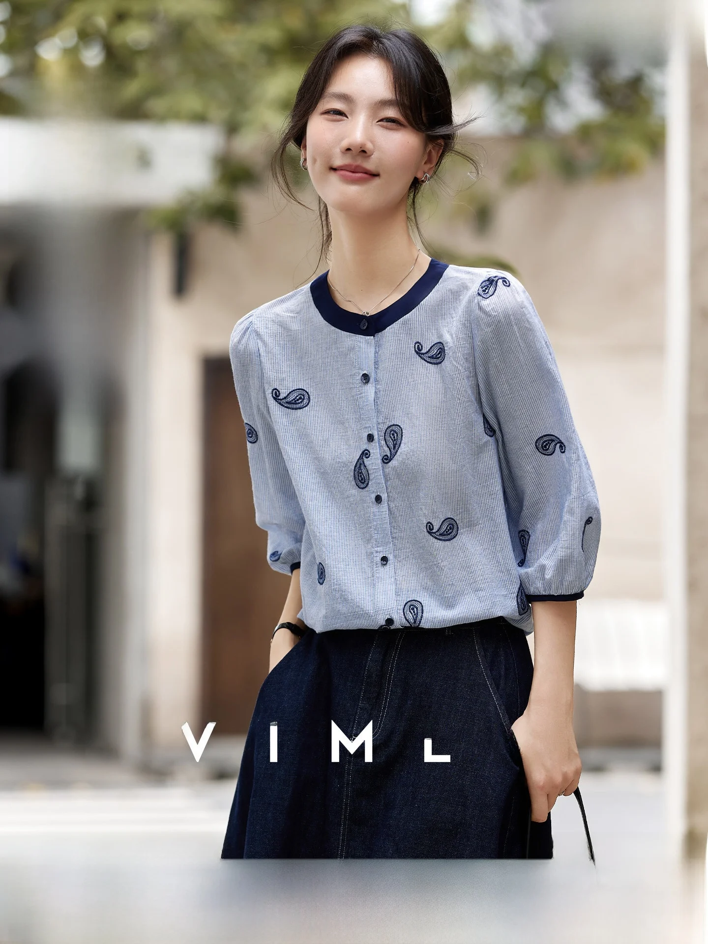 Blue White Striped Embroidered Casual Shirt Women's round Neck Open Cardigan Top Cotton Floral Pattern Autumn Season Fashion
Blue White Striped Embroidered Casual Shirt Women's round Neck Open Cardigan Top Cotton Floral Pattern Autumn Season Fashion