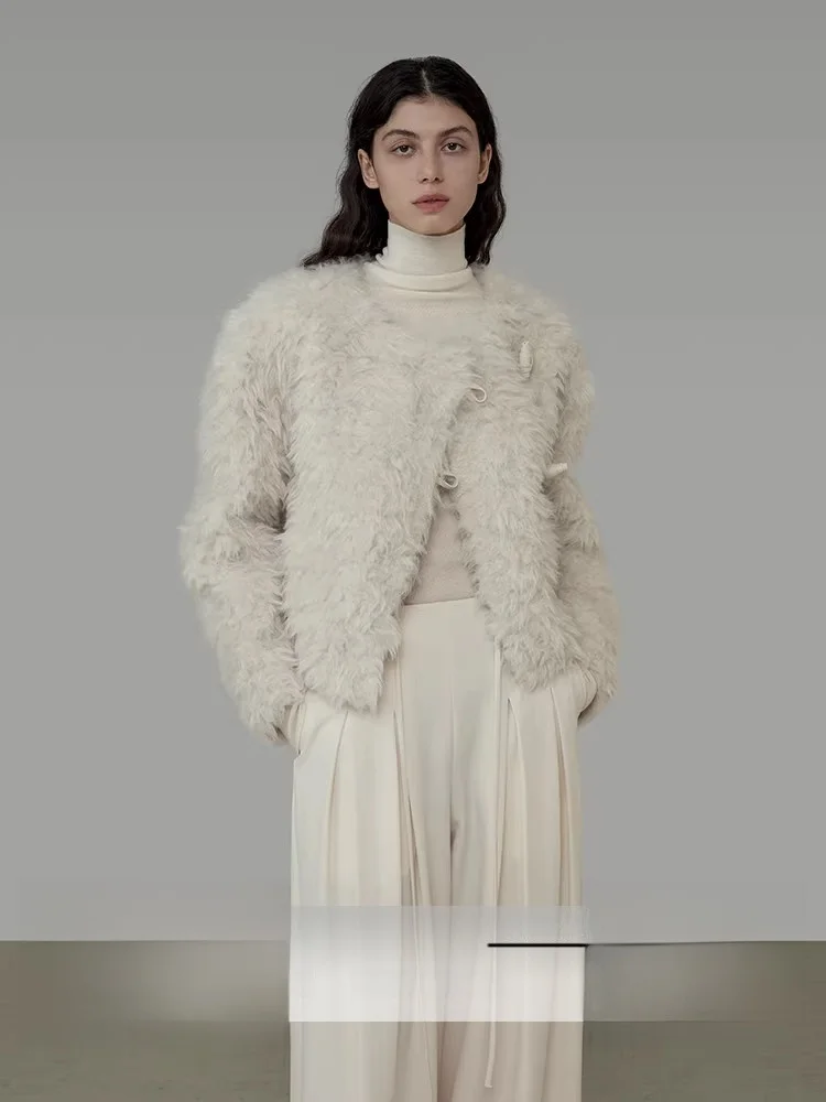 Элитная женская зимняя куртка из искусственного меха и кожи, белая, утепленная, свободного кроя, для повседневной носки, новинка 2025 года
Элитная женская зимняя куртка из искусственного меха и кожи, белая, утепленная, свободного кроя, для повседневной носки, новинка 2025 года