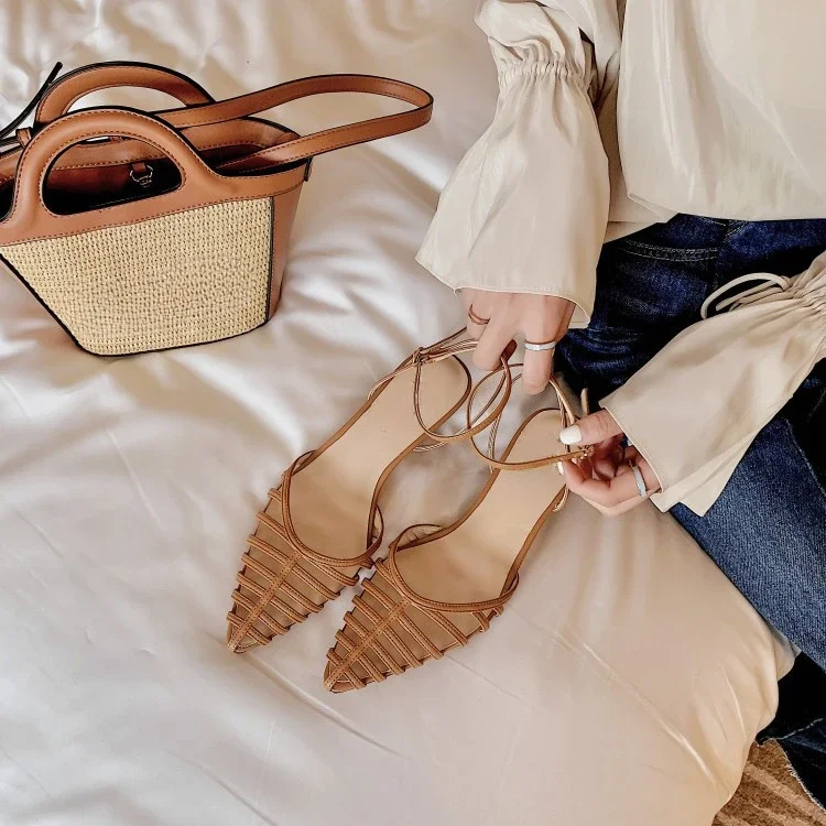 2025 Hot Sale Summer New French Women's Shoes Retro Pointed Hollow Heel Thick with Fashion Simple Fashion Sandals
2025 Hot Sale Summer New French Women's Shoes Retro Pointed Hollow Heel Thick with Fashion Simple Fashion Sandals