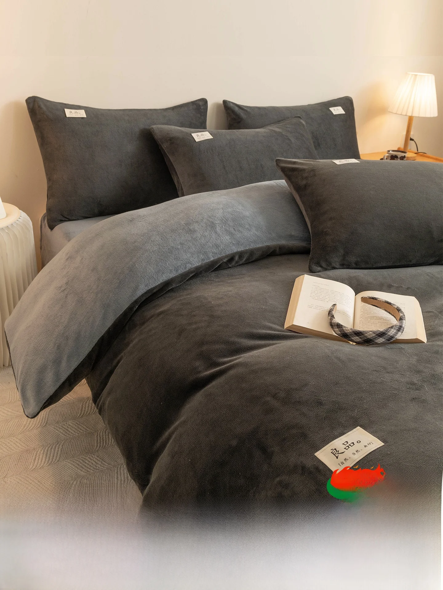 Thickened Milk Velvet Coral Fleece Duvet Cover Single Piece 150x200 Single Person Flannel Fleece Quilt Cover Autumn Winter
Thickened Milk Velvet Coral Fleece Duvet Cover Single Piece 150x200 Single Person Flannel Fleece Quilt Cover Autumn Winter