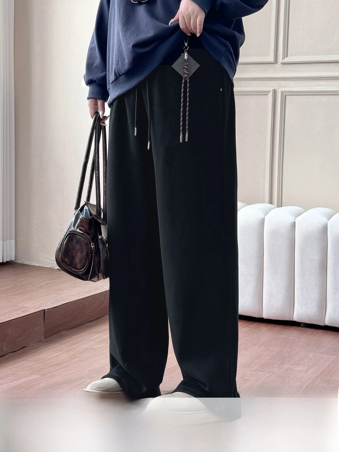 Широкие брюки с высокой талией, брюки с завязками, уличные брюки, осень-зима, большие размеры, женские свободные хлопковые спортивные брюки
Широкие брюки с высокой талией, брюки с завязками, уличные брюки, осень-зима, большие размеры, женские свободные хлопковые спортивные брюки