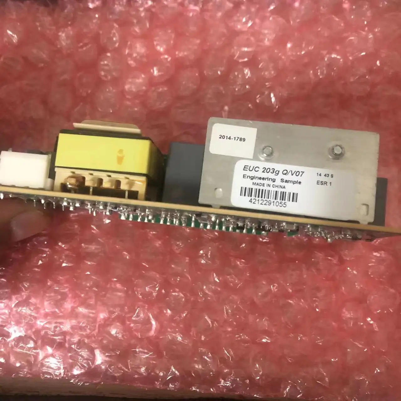 Совершенно новый и оригинальный EUC 203g Q/V07 балласт драйвера прожекторной лампы
Совершенно новый и оригинальный EUC 203g Q/V07 балласт драйвера прожекторной лампы