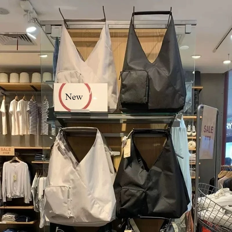 Черная, бежевая холщовая сумка. Модная треугольная большая сумка. Женская сумка большой вместимости, универсальная сумка на одно плечо. 
Черная, бежевая холщовая сумка. Модная треугольная большая сумка. Женская сумка большой вместимости, универсальная сумка на одно плечо.