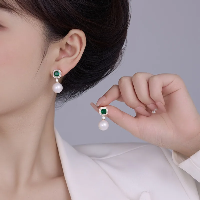 Серьги элегантные, простой дизайн, с серебряной иглой S925
Серьги элегантные, простой дизайн, с серебряной иглой S925