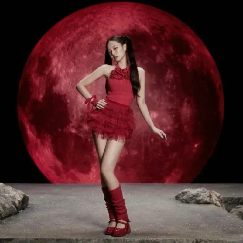 Kpop Корейская девушка Группа Y2k Джазовый танцевальный костюм Красный цветок Холтер Жилет Укороченный топ на шнуровке Пышная юбка Женский сценический наряд
Kpop Корейская девушка Группа Y2k Джазовый танцевальный костюм Красный цветок Холтер Жилет Укороченный топ на шнуровке Пышная юбка Женский сценический наряд