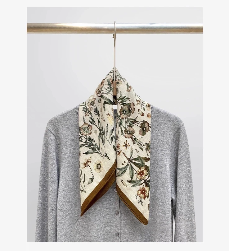 Luxury Brand 70% Wool 30% Silk Square Scarf for Women Warm Garden Floral Neck Scarves Neck Warmer Elegant Women Shawls
Luxury Brand 70% Wool 30% Silk Square Scarf for Women Warm Garden Floral Neck Scarves Neck Warmer Elegant Women Shawls