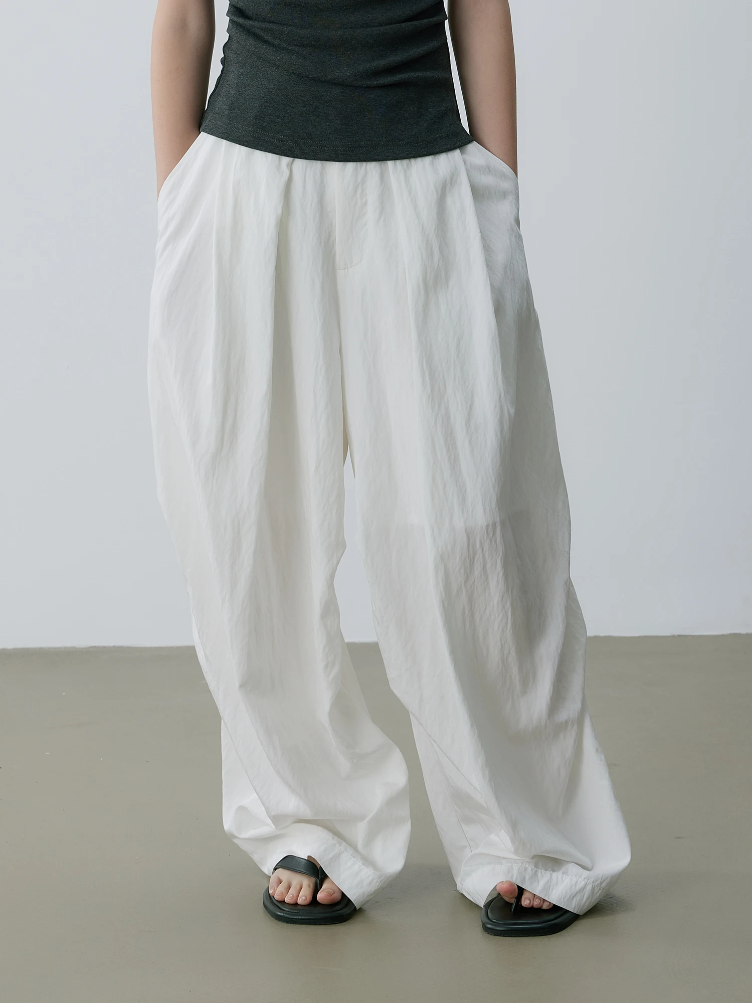 KANI Casual Loose Wide Leg Long Pants Women Summer Thin Hanging Lantern Pants Umbrella Soldier Pants Folded Texture White
KANI Casual Loose Wide Leg Long Pants Women Summer Thin Hanging Lantern Pants Umbrella Soldier Pants Folded Texture White