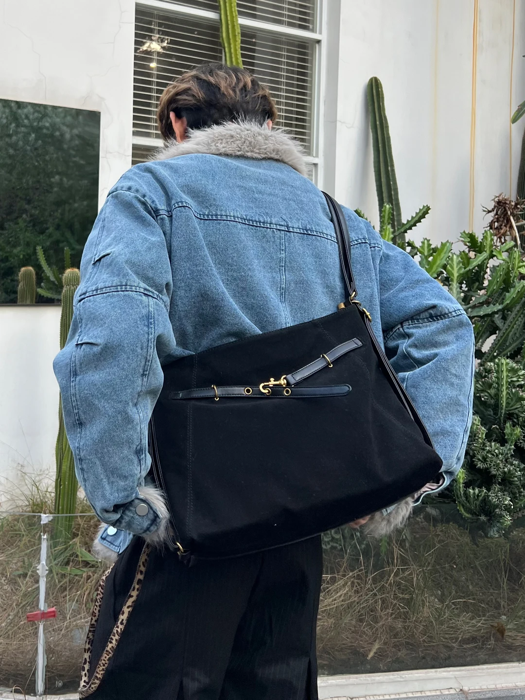 Street Style Suede Tote Bag Men's Underarm Retro Harajuku Bag Casual Shoulder Bag Korean Style Pure Color Leisure Backpack
Street Style Suede Tote Bag Men's Underarm Retro Harajuku Bag Casual Shoulder Bag Korean Style Pure Color Leisure Backpack