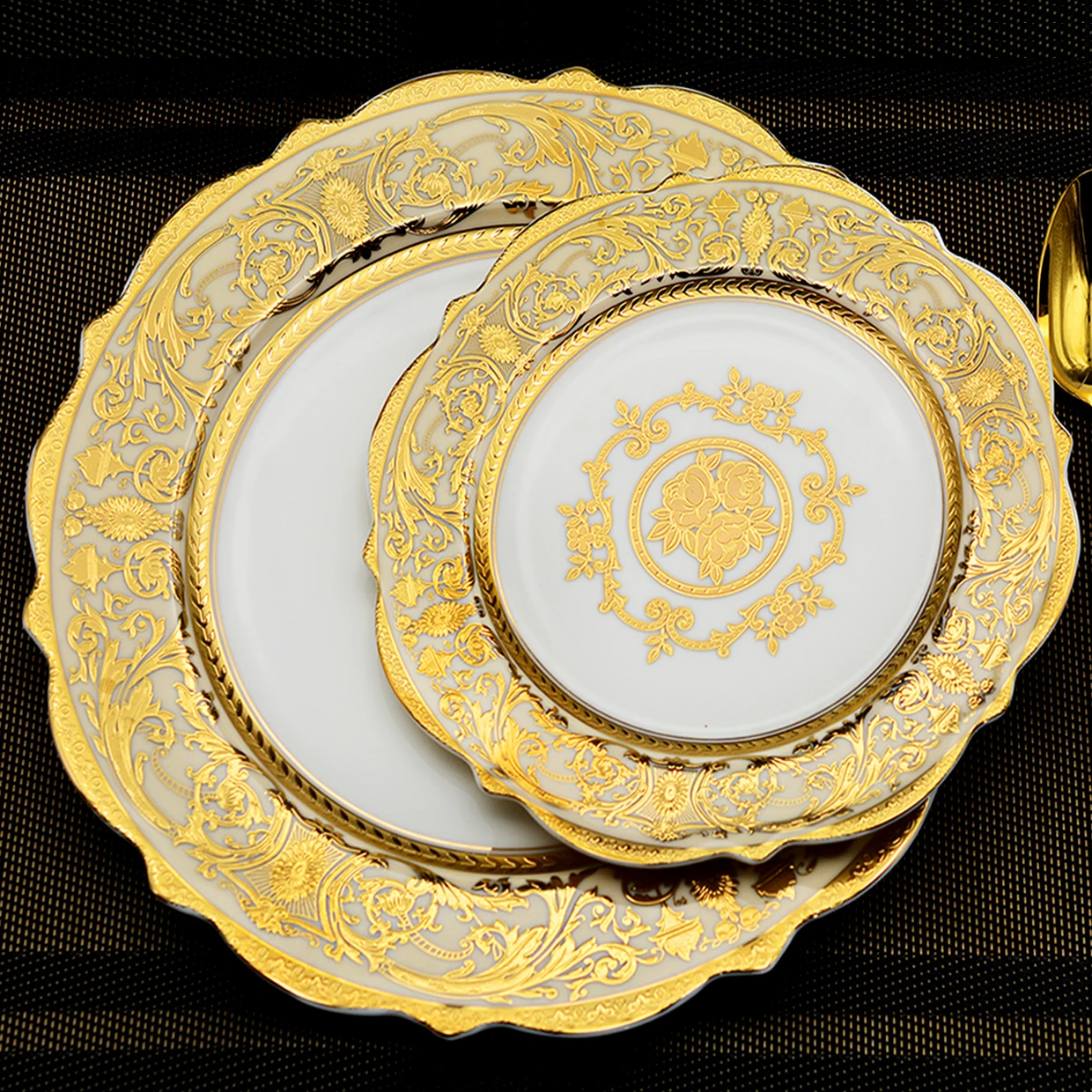 Super September Luxury Style Gold Decoration Beautiful Pattern ware Safety Products
Super September Luxury Style Gold Decoration Beautiful Pattern ware Safety Products