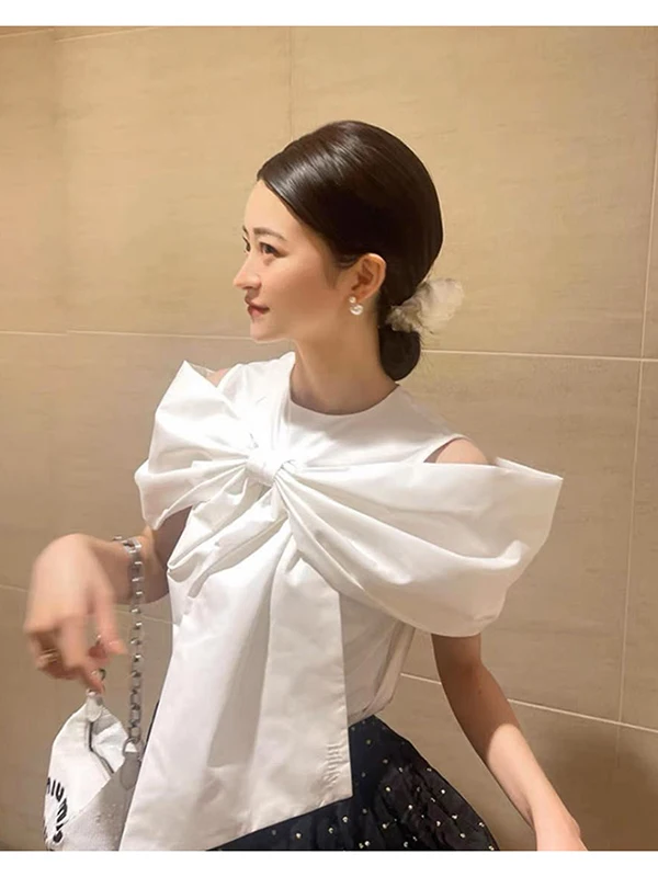 Sweet Style Japanese Design Knot Shoulder Bared Vest Shirt Pure Color Women's Top Fashionable Retro Lady Cotton Blend
Sweet Style Japanese Design Knot Shoulder Bared Vest Shirt Pure Color Women's Top Fashionable Retro Lady Cotton Blend