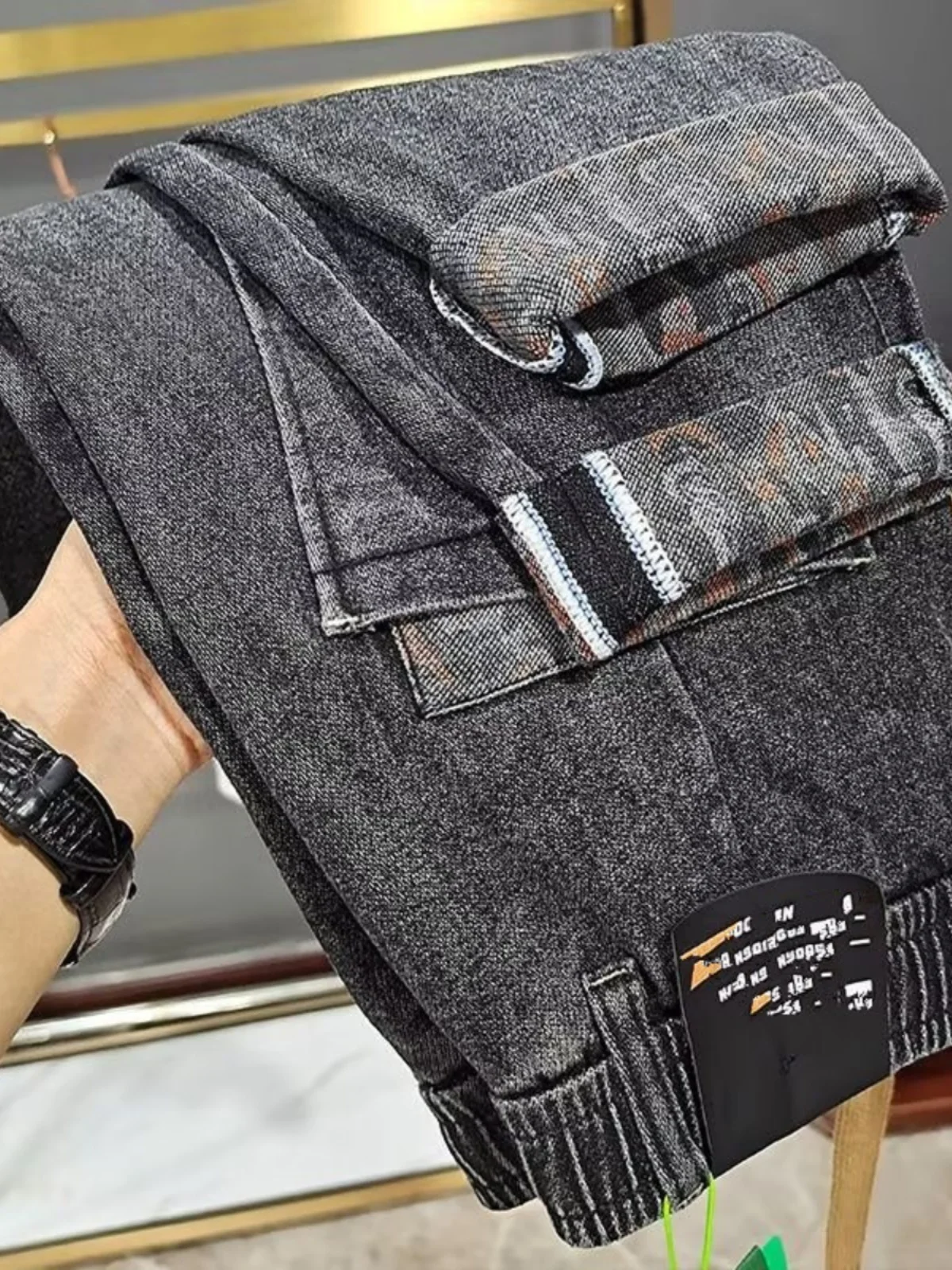 Мужские джинсы премиум-класса с принтом, свободные прямые брюки-харланы, повседневные брюки для осени и зимы, с эластичным поясом и шнурком
Мужские джинсы премиум-класса с принтом, свободные прямые брюки-харланы, повседневные брюки для осени и зимы, с эластичным поясом и шнурком