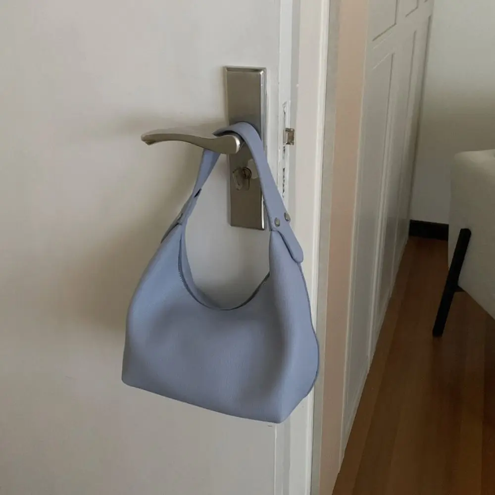 Portable Large Capacity PU Hobo Bag Solid Color Korean Style Shoulder Bag Fashion Design Handbag French Style Handbag Shopping
Portable Large Capacity PU Hobo Bag Solid Color Korean Style Shoulder Bag Fashion Design Handbag French Style Handbag Shopping