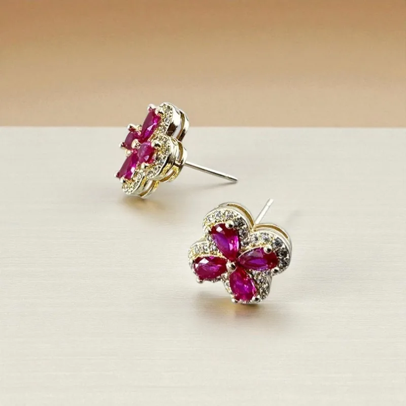 High color retentive 14K plated copper four leaf clover earrings inlaid with red corundum in niche light luxury style jewelry
High color retentive 14K plated copper four leaf clover earrings inlaid with red corundum in niche light luxury style jewelry