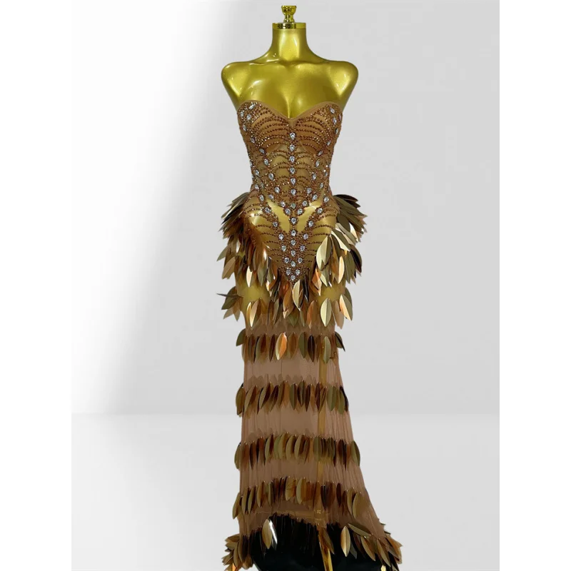 New Arrival: Women's Sexy See-Through Brown Feather Tube Top Gown with Rhinestones and Train, European and American Party Perfor
New Arrival: Women's Sexy See-Through Brown Feather Tube Top Gown with Rhinestones and Train, European and American Party Perfor