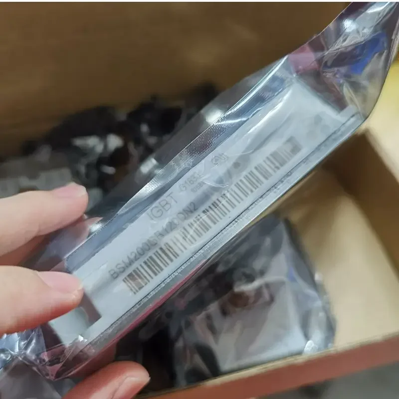 1PCS/LOT new BSM200GB120DN2 BSM150GB120DN2BSM150GB120DN2 BSM150GB120DN2 BSM100GB120DN2K MODULE Half-Bridge 2 M62a
1PCS/LOT new BSM200GB120DN2 BSM150GB120DN2BSM150GB120DN2 BSM150GB120DN2 BSM100GB120DN2K MODULE Half-Bridge 2 M62a