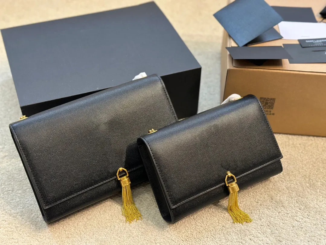Designer KATE CHAIN AND TASSEL BAG IN TEXTURED LEATHER Woman CrossBody Fashion luxury brand Shoulder Bag Metal strap Purse
Designer KATE CHAIN AND TASSEL BAG IN TEXTURED LEATHER Woman CrossBody Fashion luxury brand Shoulder Bag Metal strap Purse