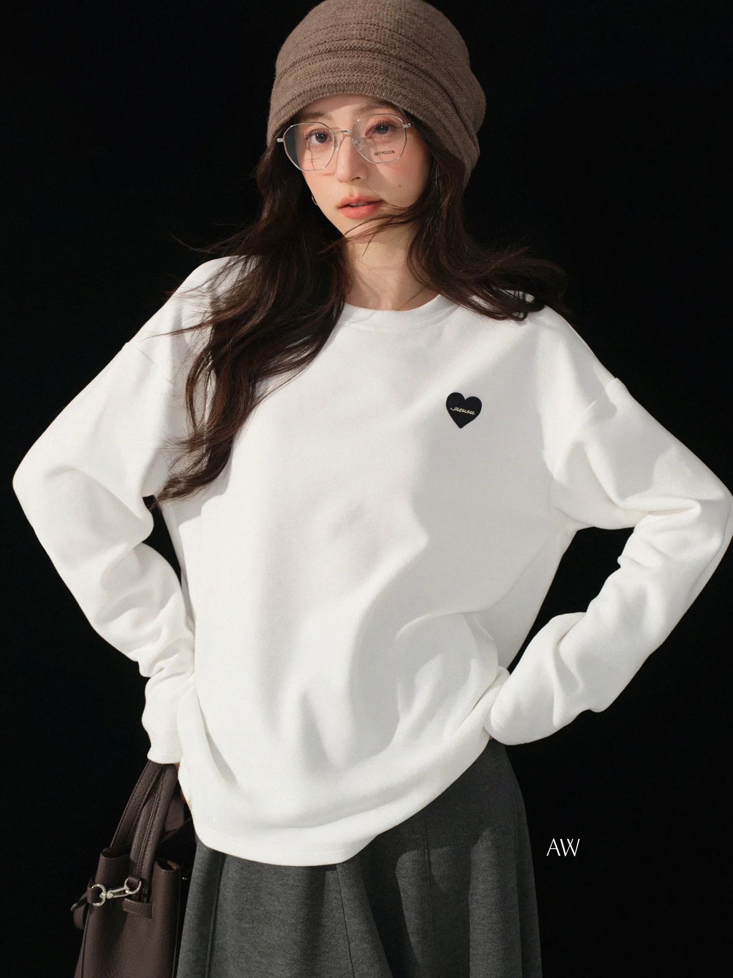 Белая двусторонняя футболка с вышитым сердцем, свободного кроя, с круглым вырезом, повседневная, для женщин, от BUNNY
Белая двусторонняя футболка с вышитым сердцем, свободного кроя, с круглым вырезом, повседневная, для женщин, от BUNNY