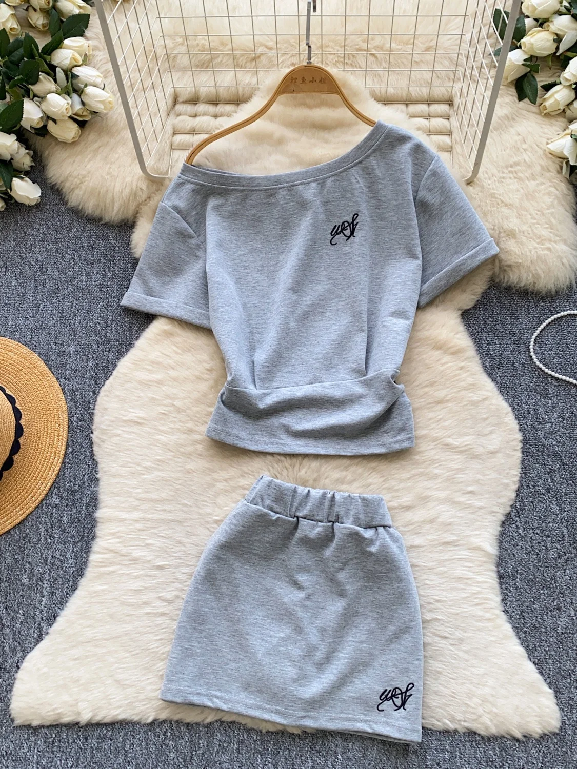 Gray Sporty Short Sleeve T-Shirt And Skirt Two-Piece Set Women's Summer Slimming Small Size Fashionable Ensemble
Gray Sporty Short Sleeve T-Shirt And Skirt Two-Piece Set Women's Summer Slimming Small Size Fashionable Ensemble