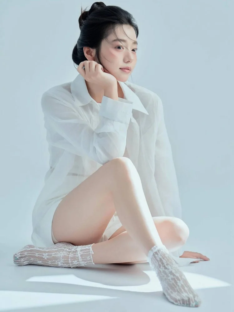 2026 New Minimalist Landscape Shadow Portrait Lazy Style White Shirt Pure Desire Girl Photography Art Photo Clothing
2026 New Minimalist Landscape Shadow Portrait Lazy Style White Shirt Pure Desire Girl Photography Art Photo Clothing