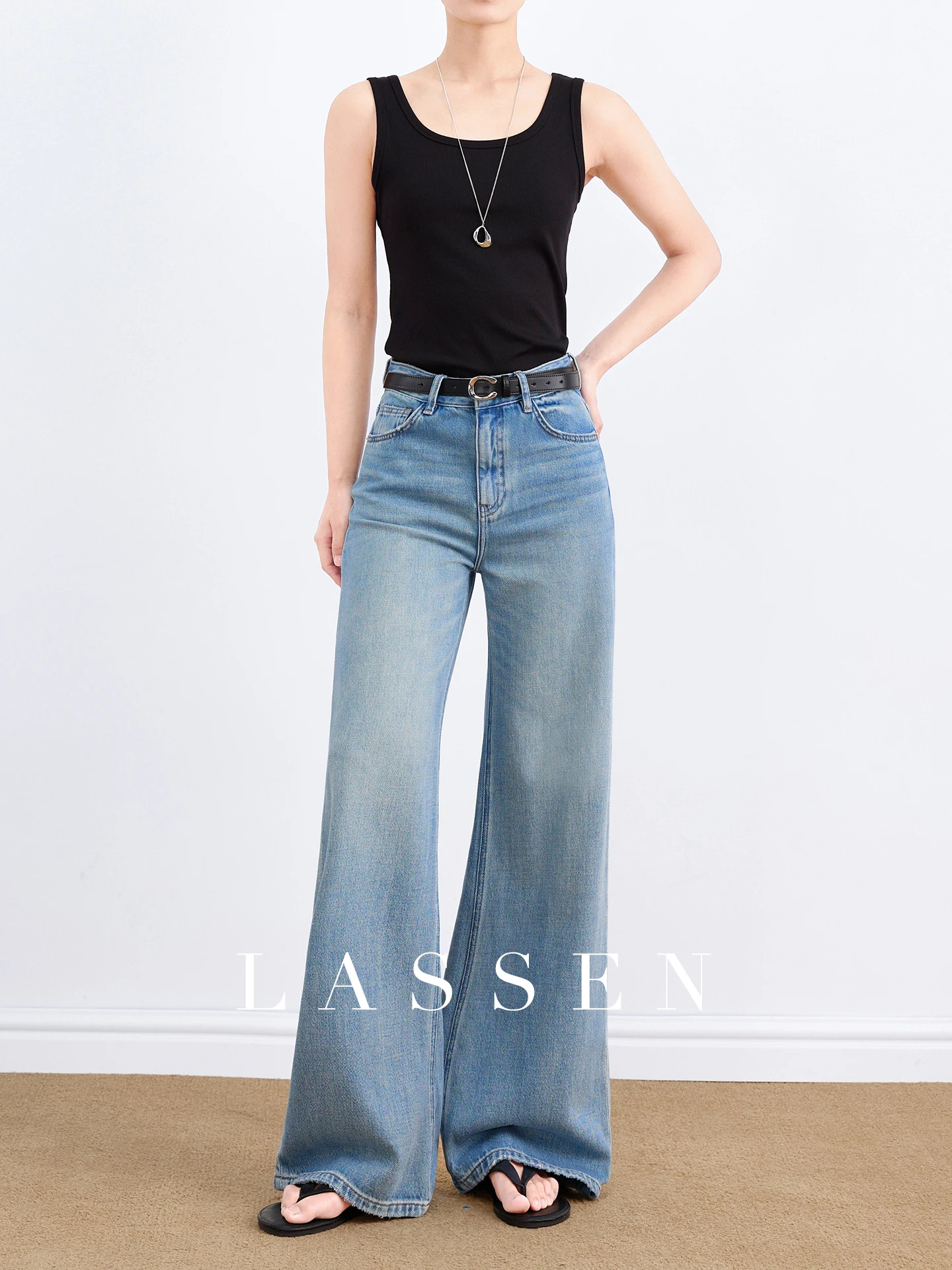 Classic Light Blue Straight Leg Jeans Women's High Waist Distressed Slim Fit Casual Cotton Denim Pants Commute Style
Classic Light Blue Straight Leg Jeans Women's High Waist Distressed Slim Fit Casual Cotton Denim Pants Commute Style