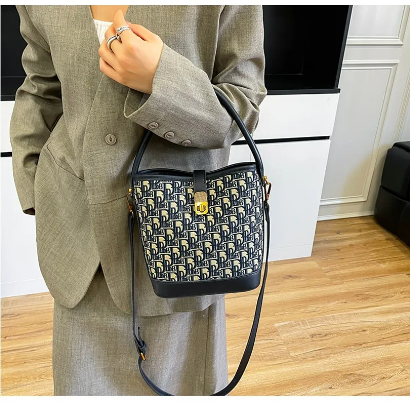 2025 New Casual Bucket Bag, Luxury Women's Handbag, High-End Shoulder & Crossbody Bag
2025 New Casual Bucket Bag, Luxury Women's Handbag, High-End Shoulder & Crossbody Bag