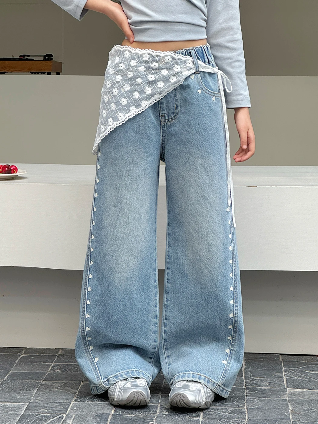 Trendy Girls Spring Denim Pants Wide Leg Pants Faux Leather Curtain Pants Elastic Waist Machine Embroidery Love Pattern
Trendy Girls Spring Denim Pants Wide Leg Pants Faux Leather Curtain Pants Elastic Waist Machine Embroidery Love Pattern