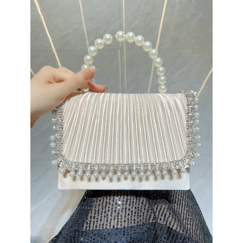 New high-quality pearl bag with diamond embellishments,single-shoulder crossbody bag for weddings, birthdays,and evening parties
New high-quality pearl bag with diamond embellishments,single-shoulder crossbody bag for weddings, birthdays,and evening parties