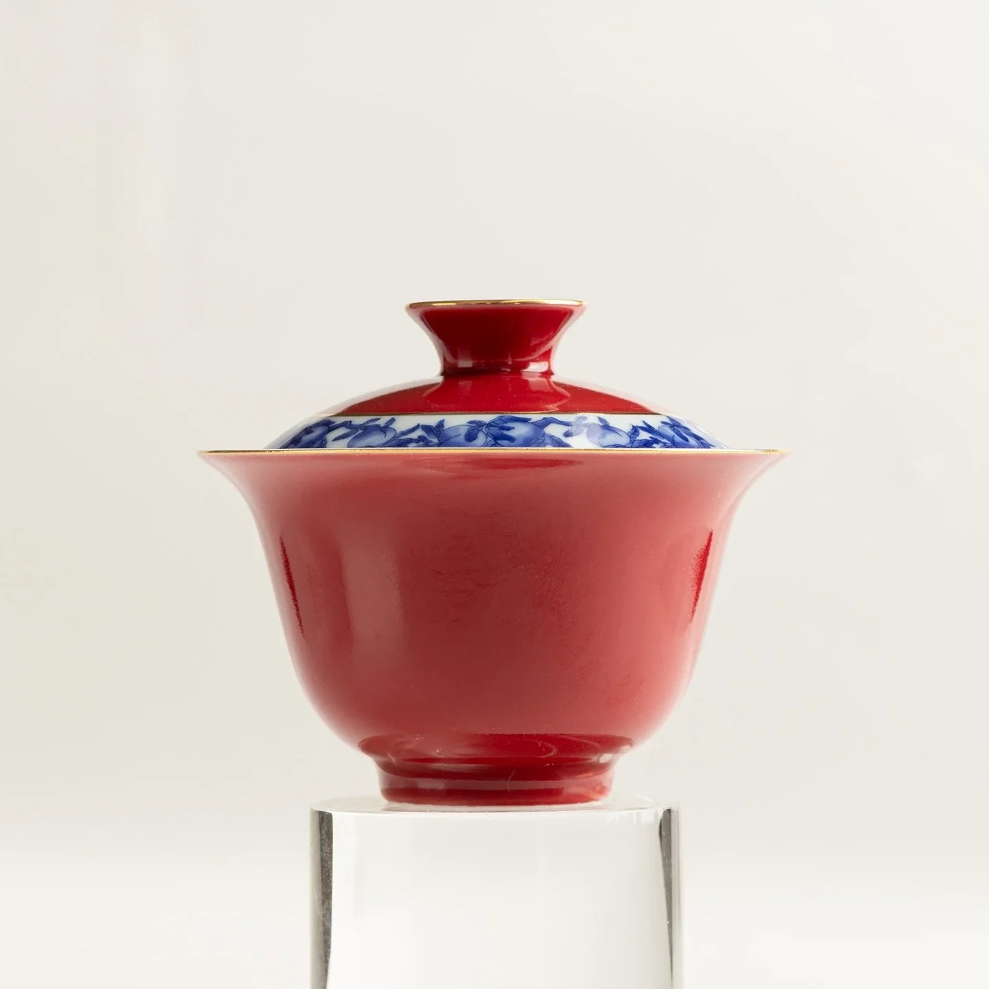 130ML Langhong Ceramic Gaiwan Household Retro Blue and White Gold-painted Tea Bowl Teacup Kung Fu TeaSet Gift High-end Tea Maker
130ML Langhong Ceramic Gaiwan Household Retro Blue and White Gold-painted Tea Bowl Teacup Kung Fu TeaSet Gift High-end Tea Maker