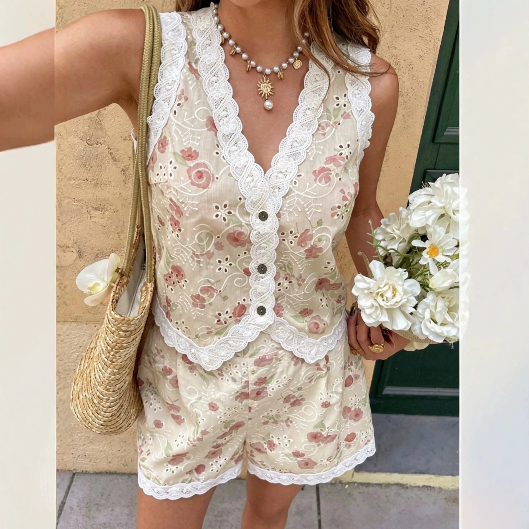 Women's Fashion flower printing Tracksuits Outfits Casual Hollow Out V-Neck Floral Vest Shirt Top And Shorts Two Piece Set
Women's Fashion flower printing Tracksuits Outfits Casual Hollow Out V-Neck Floral Vest Shirt Top And Shorts Two Piece Set