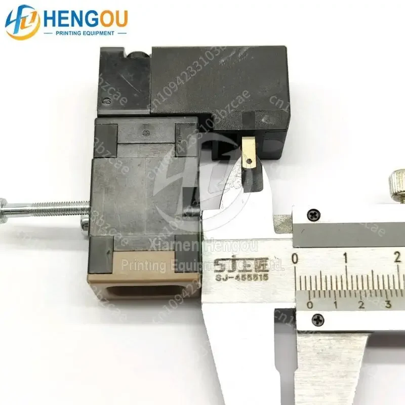 NEW 01-312E-06-HP F011018 24V Solenoid Valve the Printing machine parts
NEW 01-312E-06-HP F011018 24V Solenoid Valve the Printing machine parts