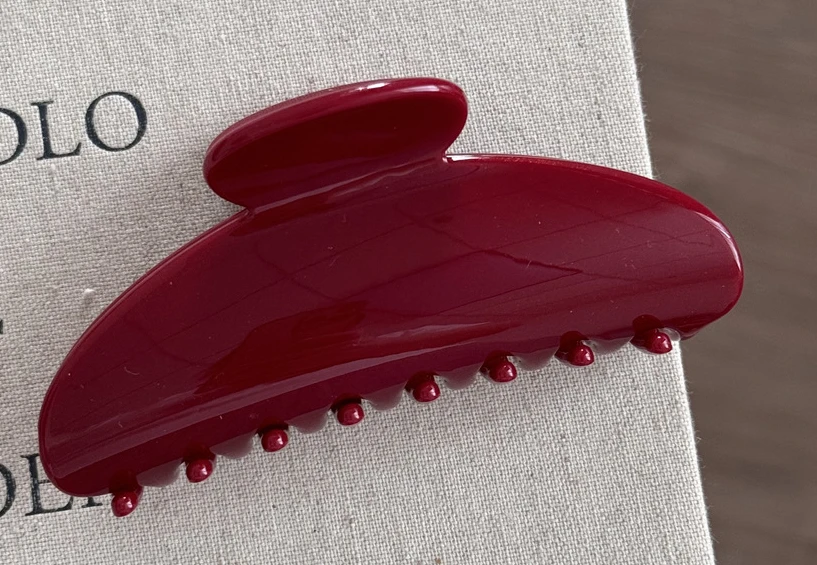 Retro Cherry Red Grab Clip Solid Color Acetate Shark Clip Simple Fashion Textured Hairpin
Retro Cherry Red Grab Clip Solid Color Acetate Shark Clip Simple Fashion Textured Hairpin