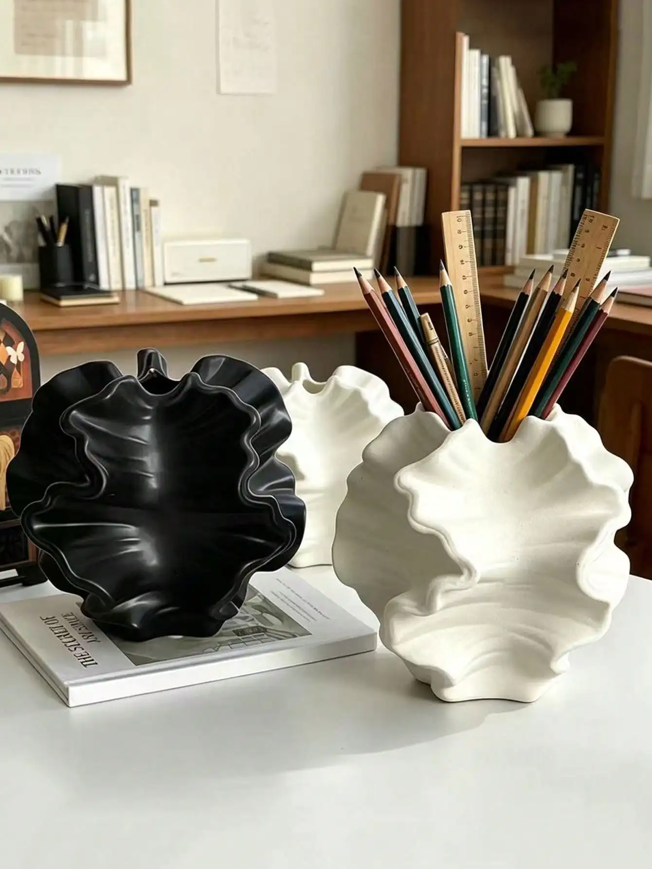 1pc Irregular Shaped Artistic Storage Container For Stationery & Cosmetics, Vase-Like Coral Flower Decor, Living Room Home Decoration
1pc Irregular Shaped Artistic Storage Container For Stationery & Cosmetics, Vase-Like Coral Flower Decor, Living Room Home Decoration