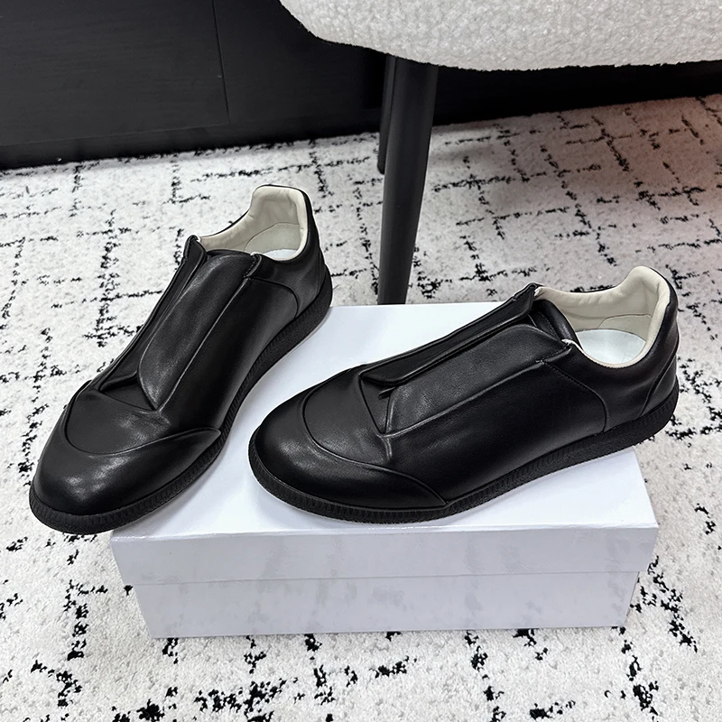 2026 New Leather Patchwork Casual Shoes Unisex Flat Bottom Outdoor Board Shoes Versatile White Sneakers High Top Men's Boots
2026 New Leather Patchwork Casual Shoes Unisex Flat Bottom Outdoor Board Shoes Versatile White Sneakers High Top Men's Boots
