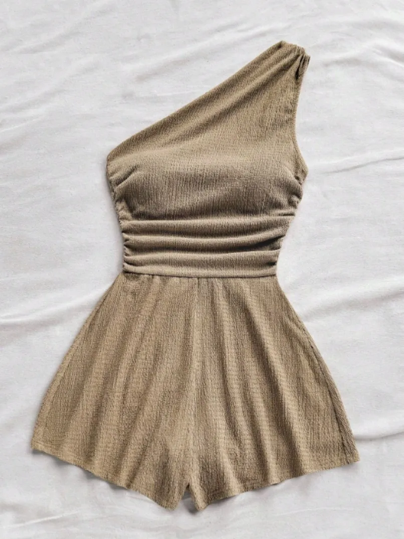 Solid Textured One Shoulder Romper, Women's Sleeveless Ruched Waist Short Jumpsuit for Beach & Daily Wear
Solid Textured One Shoulder Romper, Women's Sleeveless Ruched Waist Short Jumpsuit for Beach & Daily Wear