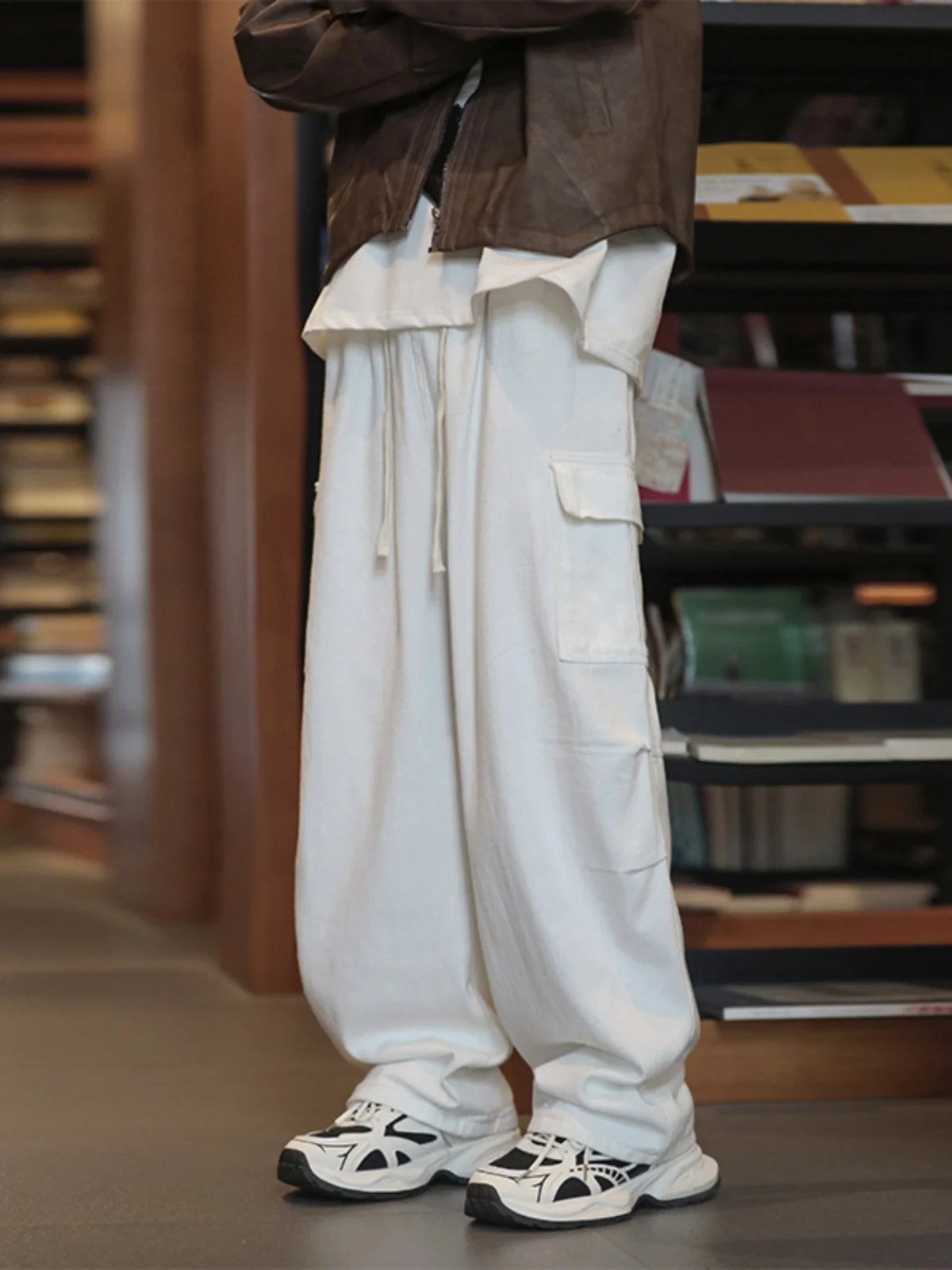 Мужские рабочие джинсы Pure White, повседневные, прямого кроя, свободные, длинные брюки, модные широкие брюки в американском уличном стиле
Мужские рабочие джинсы Pure White, повседневные, прямого кроя, свободные, длинные брюки, модные широкие брюки в американском уличном стиле