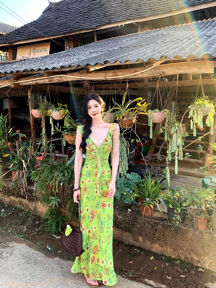 Floral Print V-Neck Maxi Dress Women's Slim Fit Holiday Dress Spring Summer French Style A-Line Skirt No Brand Name
Floral Print V-Neck Maxi Dress Women's Slim Fit Holiday Dress Spring Summer French Style A-Line Skirt No Brand Name