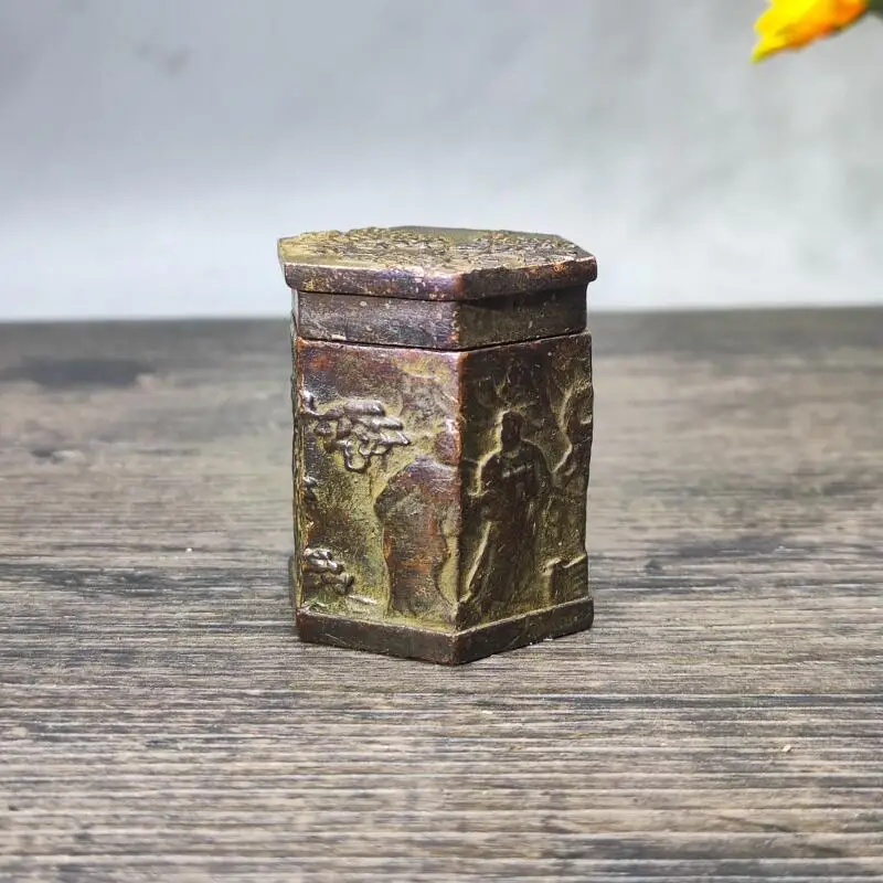 Traditional Chinese antique copper hexagonal box exquisite relief folk art collection retro handicraft
Traditional Chinese antique copper hexagonal box exquisite relief folk art collection retro handicraft