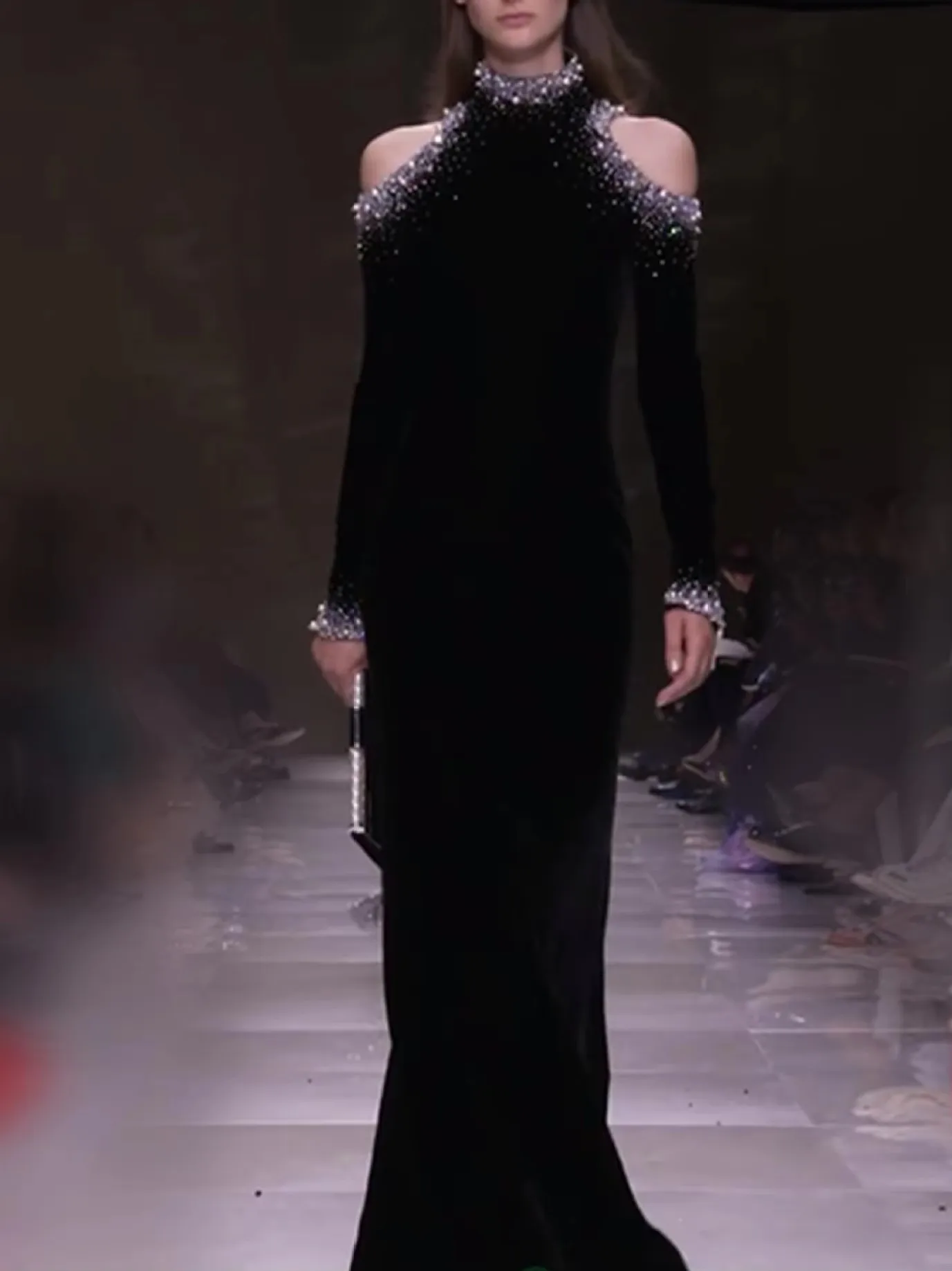 2025 Luxury Crystal Long Prom Pageant Dress Black Sheer O-Neck Long Sleeve Beads Velvet Evening Formal Gowns Robe De Soiree
2025 Luxury Crystal Long Prom Pageant Dress Black Sheer O-Neck Long Sleeve Beads Velvet Evening Formal Gowns Robe De Soiree