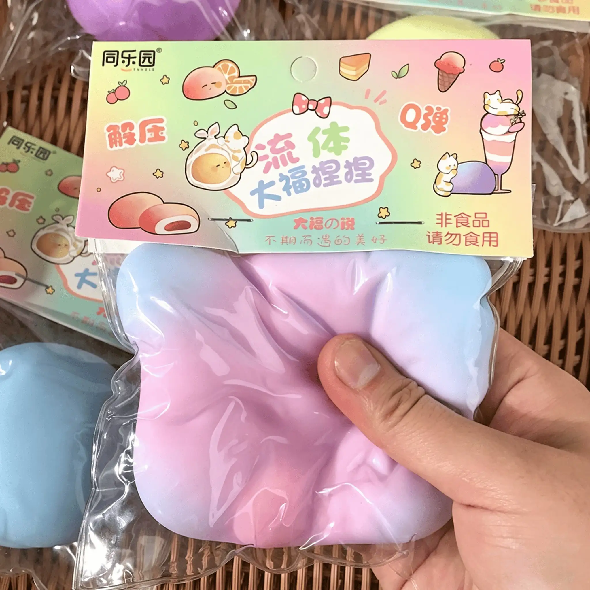 Fluid Color Changing Jumbo Squishy Slow Rebound High-Quality Stress Relief Toy, Suitable For Teenagers And Adults
Fluid Color Changing Jumbo Squishy Slow Rebound High-Quality Stress Relief Toy, Suitable For Teenagers And Adults