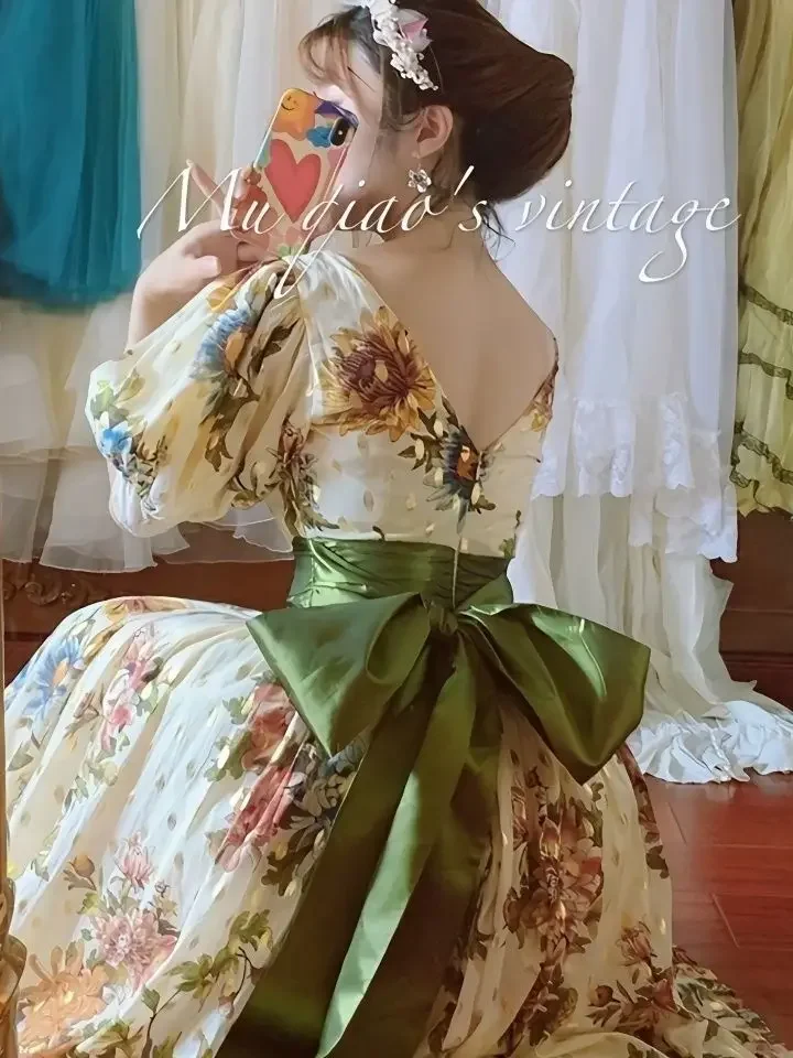 Spring And Summer New Antique Fashion Retro Gold Stamping Print Tie Bow Tie Dress Large Swing Dress
Spring And Summer New Antique Fashion Retro Gold Stamping Print Tie Bow Tie Dress Large Swing Dress