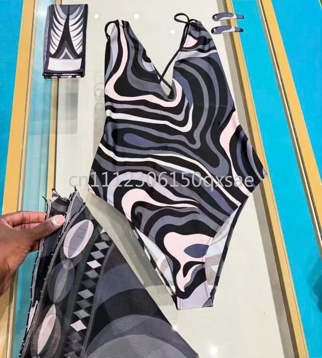 Luxury Design Women's Black Scarf Swimsuits with Letter Signature Logo Designer Brand Lady Sexy Headband Bikini Sets Beachwear
Luxury Design Women's Black Scarf Swimsuits with Letter Signature Logo Designer Brand Lady Sexy Headband Bikini Sets Beachwear