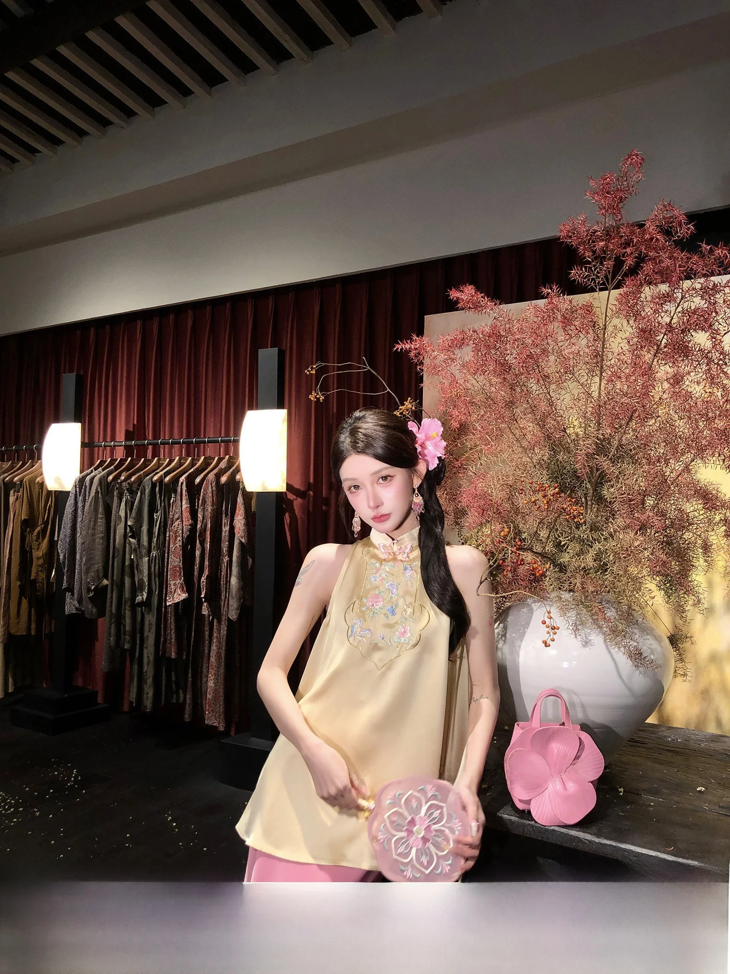 Original Chinese Style Embroidered Neck Hanging Vest Top Women's Fashionable Mid-Length Spring Night Dream 20 Inner Wear
Original Chinese Style Embroidered Neck Hanging Vest Top Women's Fashionable Mid-Length Spring Night Dream 20 Inner Wear